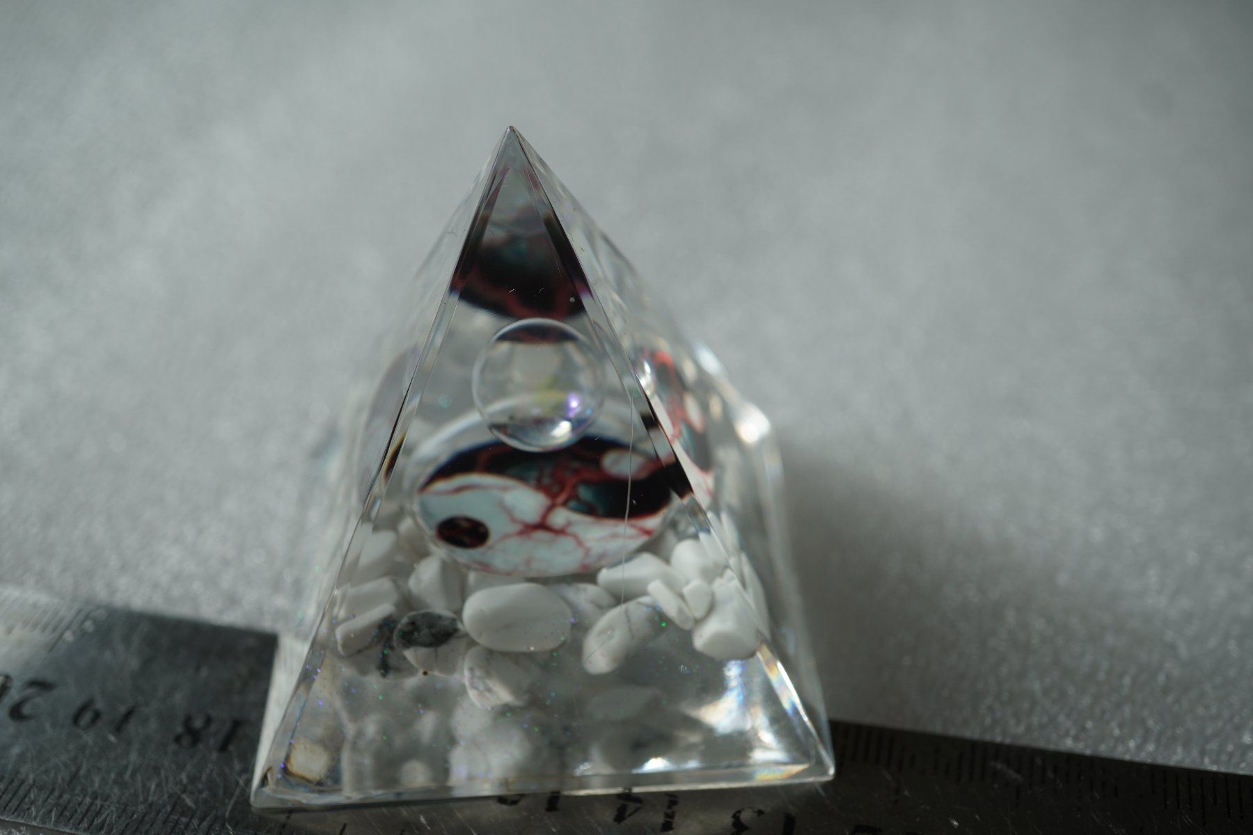 Minerali & Pietre curative: Howlith Kugel Quarz Jing Yang Orgonit -Pyramide – Nuovo e nell'imballaggio originale da Eschenbach SG venduto da topstone 1